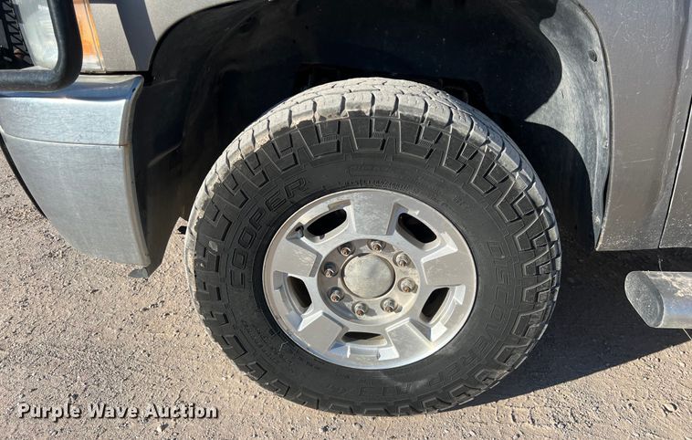 image for item DO2442 2014 Chevrolet  Silverado 2500HD Crew Cab pickup truck