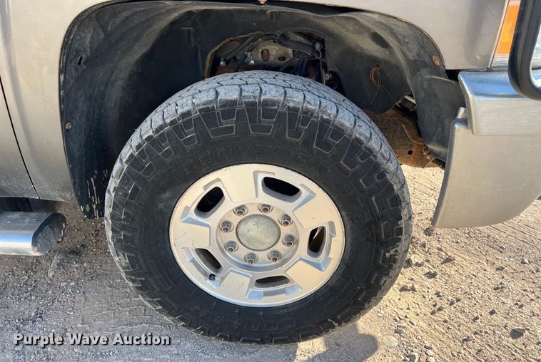 image for item DO2442 2014 Chevrolet  Silverado 2500HD Crew Cab pickup truck