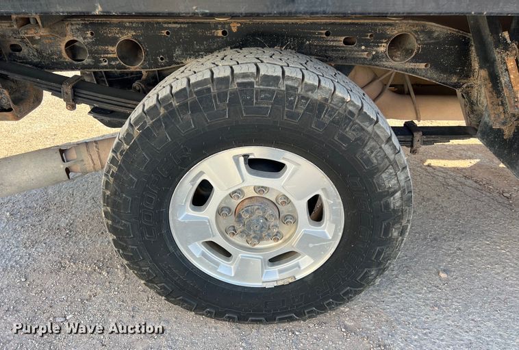 image for item DO2442 2014 Chevrolet  Silverado 2500HD Crew Cab pickup truck