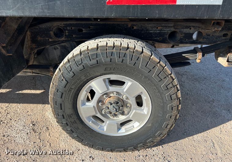 image for item DO2442 2014 Chevrolet  Silverado 2500HD Crew Cab pickup truck