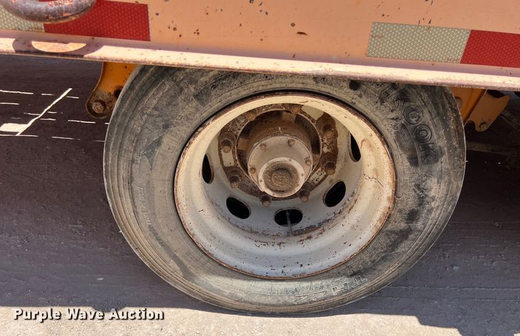 image for item LU9966 2008 Kaufman  drop deck equipment trailer