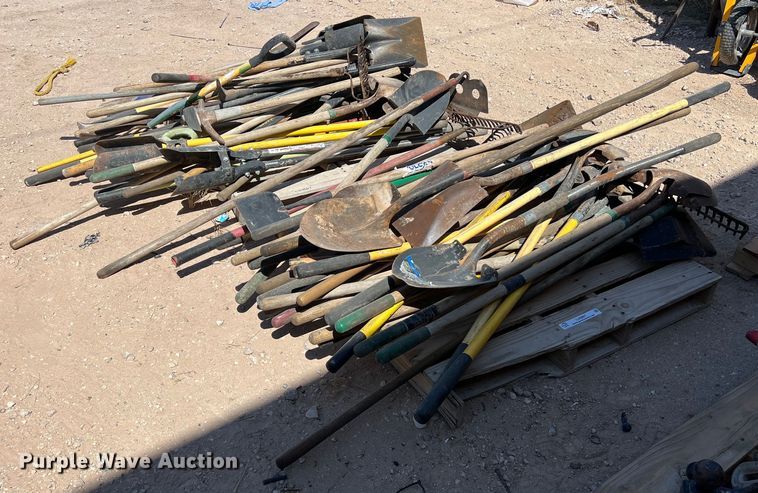 image for item LU9967 (2) pallets of tools