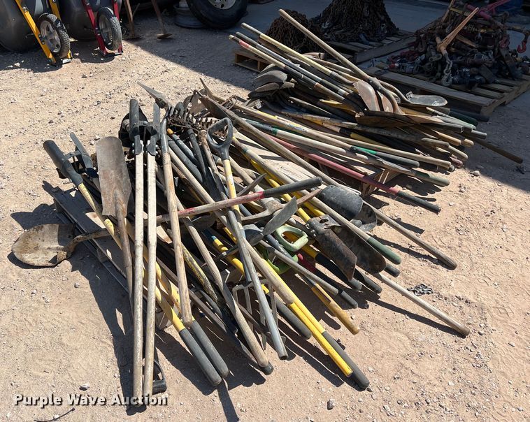 image for item LU9967 (2) pallets of tools