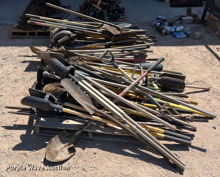 image for item LU9967 (2) pallets of tools