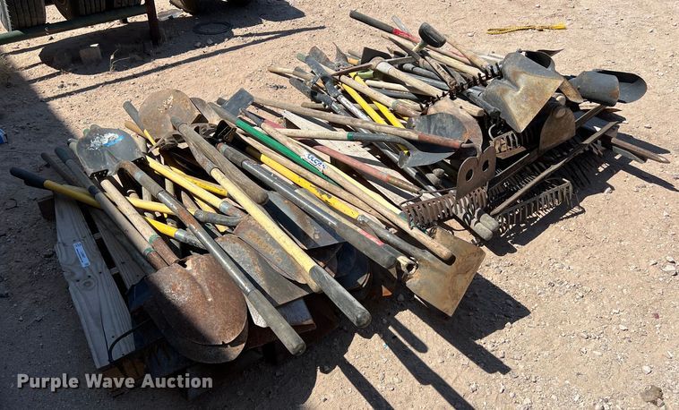 image for item LU9967 (2) pallets of tools