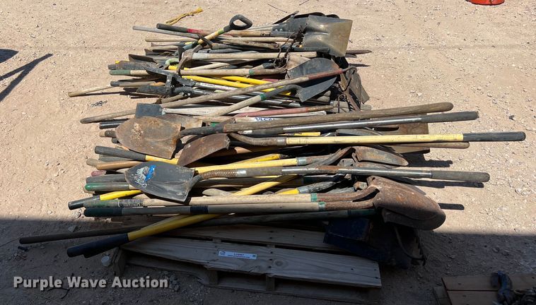 image for item LU9967 (2) pallets of tools