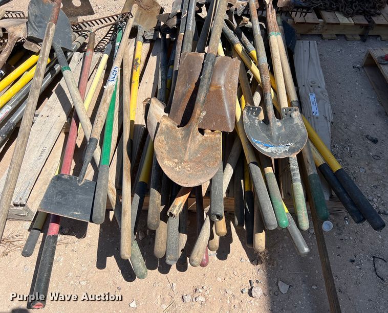 image for item LU9967 (2) pallets of tools