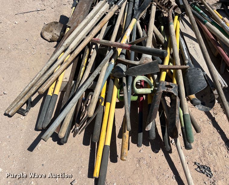 image for item LU9967 (2) pallets of tools