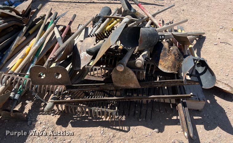 image for item LU9967 (2) pallets of tools