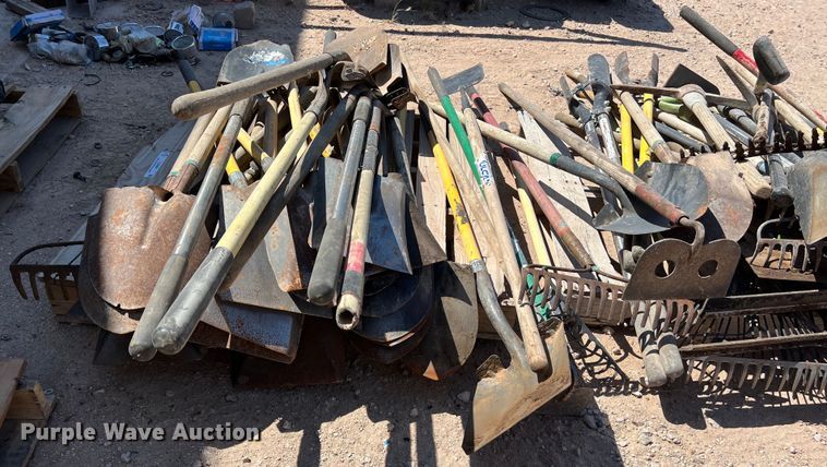 image for item LU9967 (2) pallets of tools