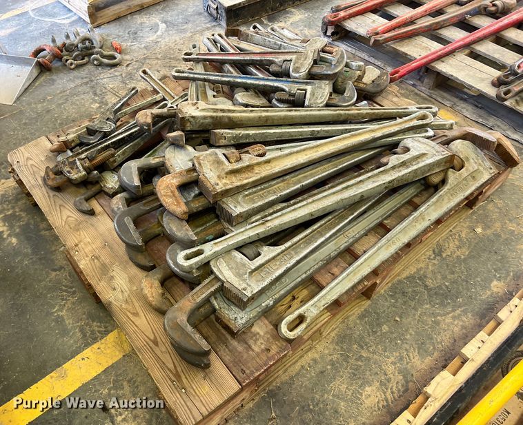 image for item LU9977 Approximately 30 pipe wrenches
