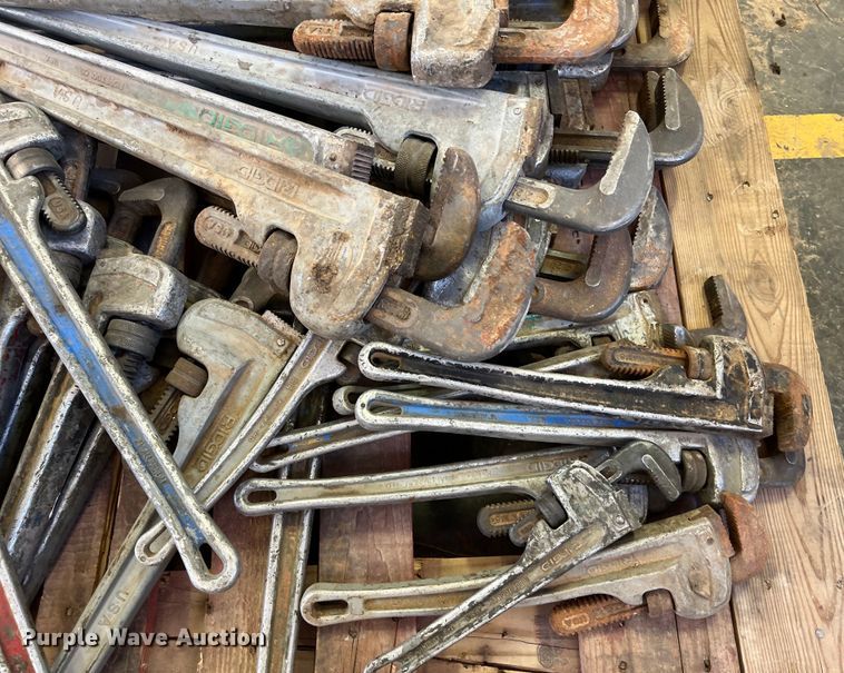 image for item LU9977 Approximately 30 pipe wrenches
