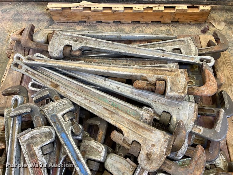 image for item LU9977 Approximately 30 pipe wrenches