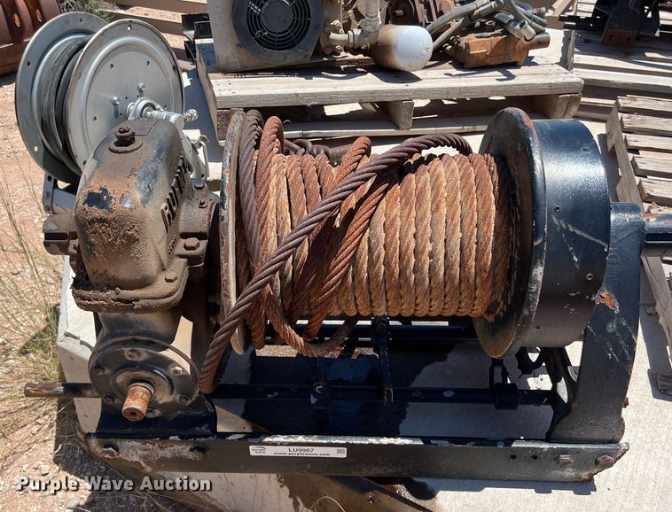 image for item LU9987 Rufnek winch