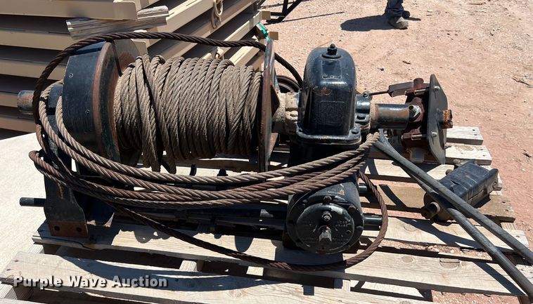 image for item LU9989 Rufnek winch