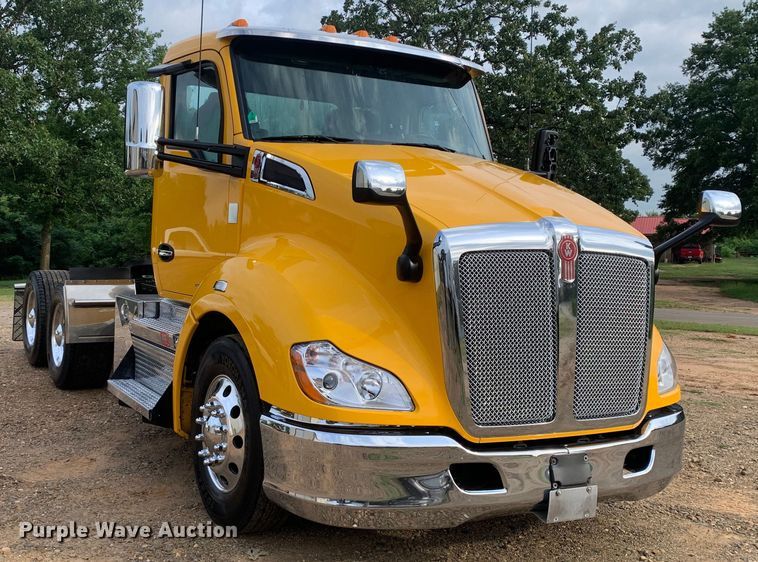 image for item DM7934 2020 Kenworth T680 semi truck