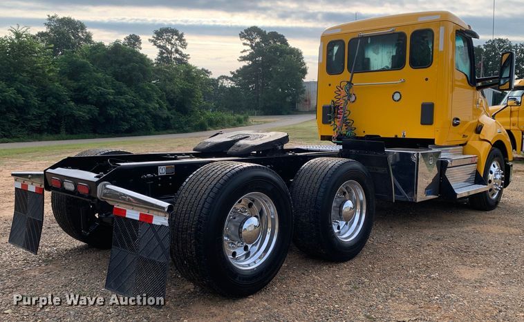 image for item DM7934 2020 Kenworth T680 semi truck