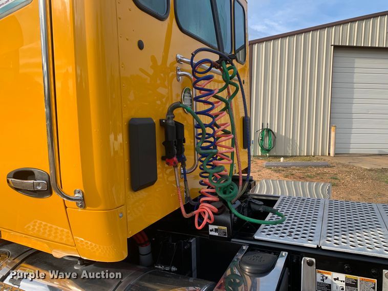 image for item DM7934 2020 Kenworth T680 semi truck