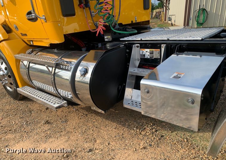 image for item DM7934 2020 Kenworth T680 semi truck