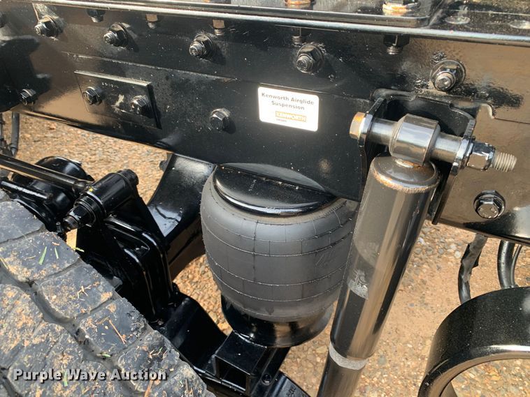 image for item DM7934 2020 Kenworth T680 semi truck