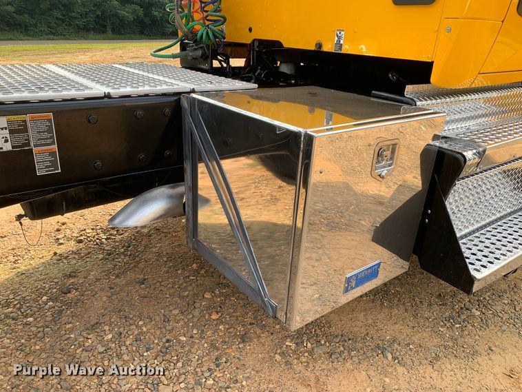 image for item DM7934 2020 Kenworth T680 semi truck