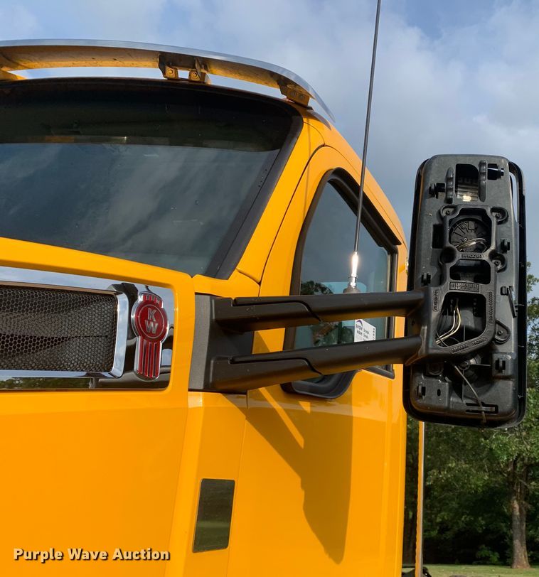 image for item DM7934 2020 Kenworth T680 semi truck