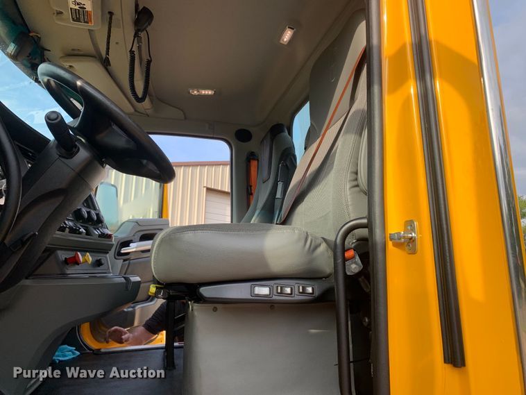 image for item DM7934 2020 Kenworth T680 semi truck