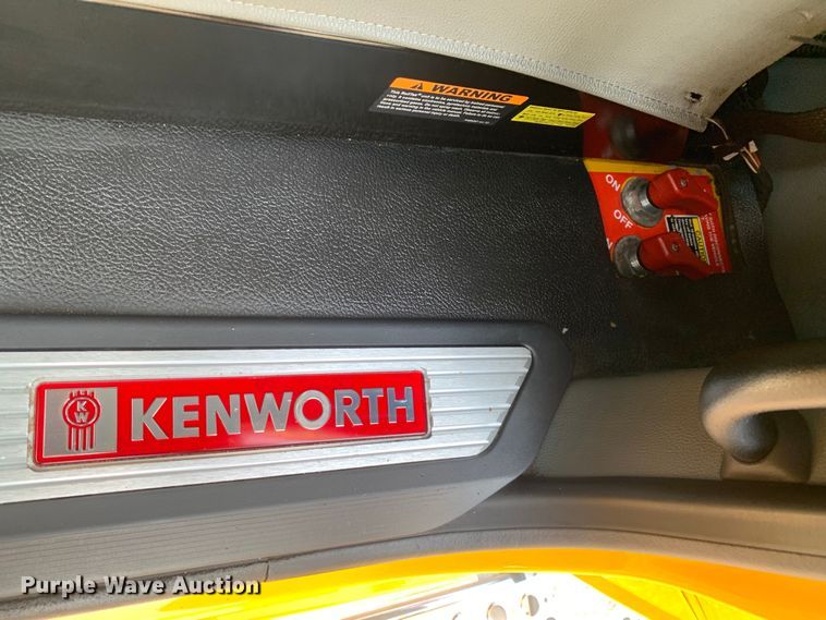 image for item DM7934 2020 Kenworth T680 semi truck