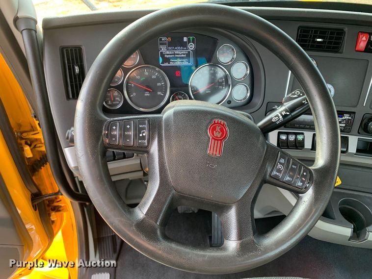 image for item DM7934 2020 Kenworth T680 semi truck