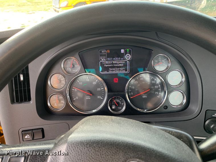 image for item DM7934 2020 Kenworth T680 semi truck