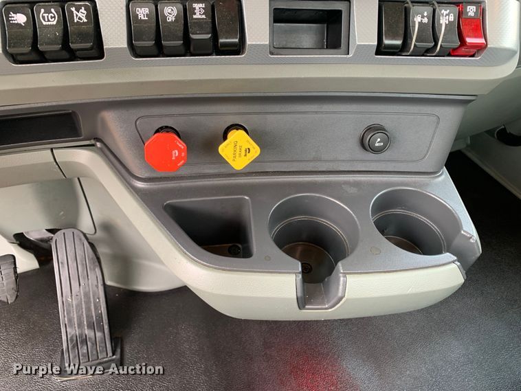 image for item DM7934 2020 Kenworth T680 semi truck