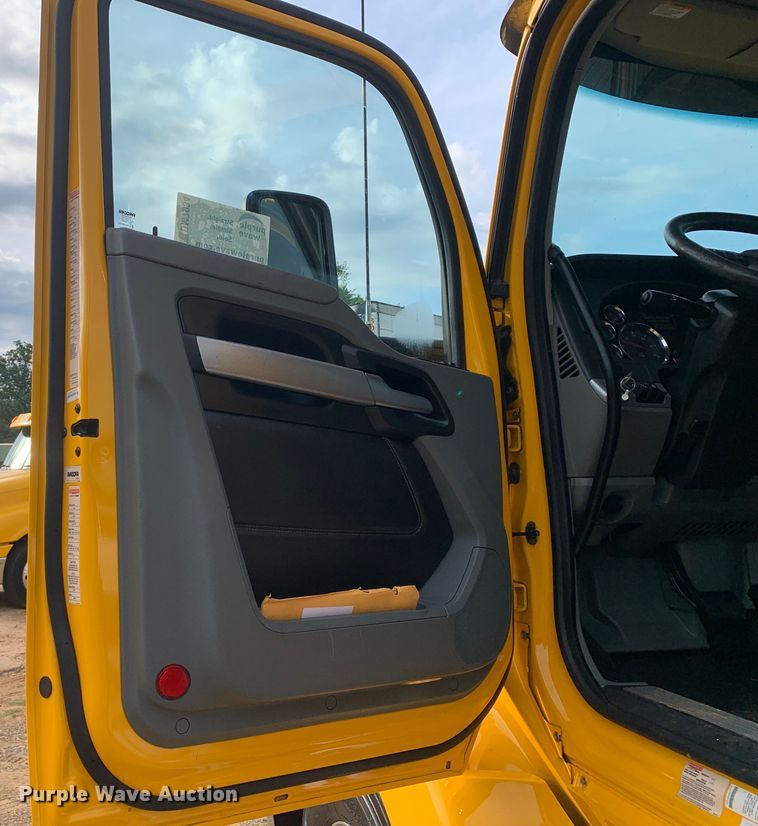 image for item DM7934 2020 Kenworth T680 semi truck