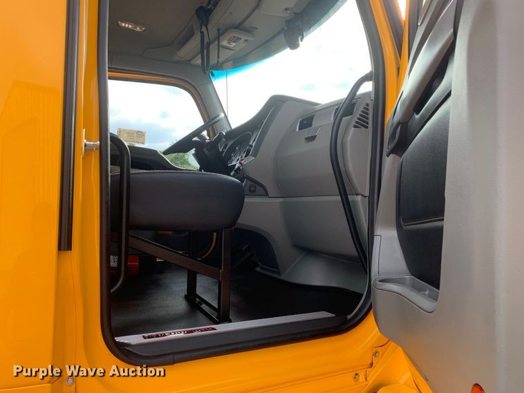 image for item DM7934 2020 Kenworth T680 semi truck