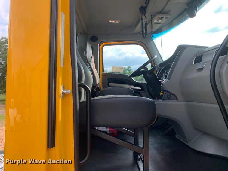 image for item DM7934 2020 Kenworth T680 semi truck