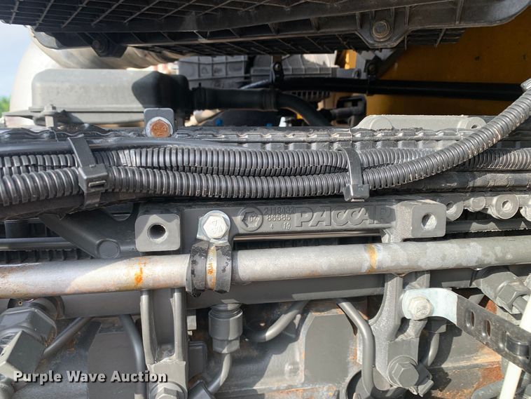 image for item DM7934 2020 Kenworth T680 semi truck