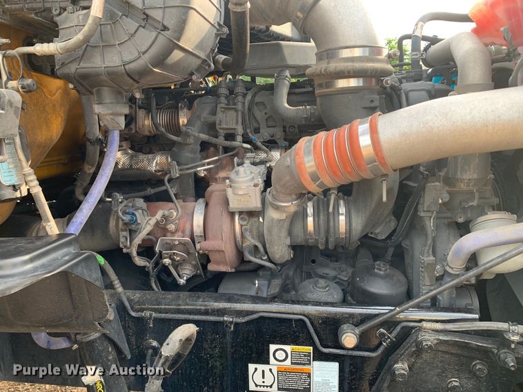 image for item DM7934 2020 Kenworth T680 semi truck