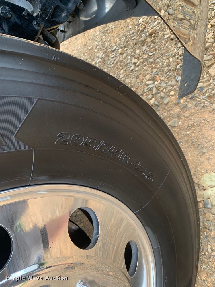 image for item DM7934 2020 Kenworth T680 semi truck