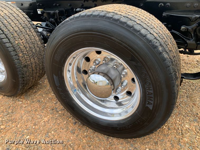 image for item DM7934 2020 Kenworth T680 semi truck