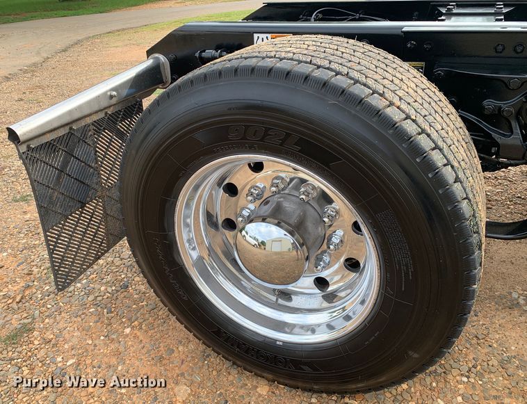 image for item DM7934 2020 Kenworth T680 semi truck