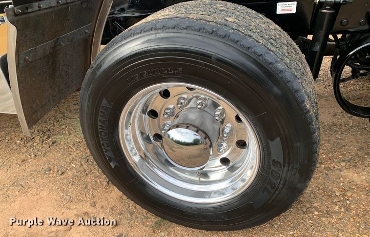 image for item DM7934 2020 Kenworth T680 semi truck