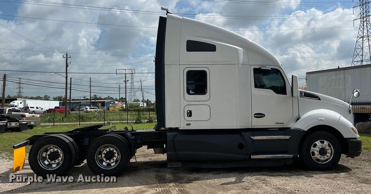 image for item DO2473 2017 Kenworth T680 semi truck