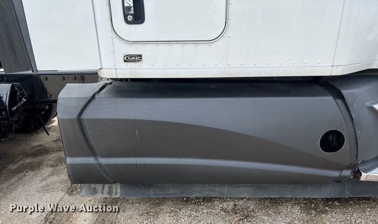 image for item DO2473 2017 Kenworth T680 semi truck