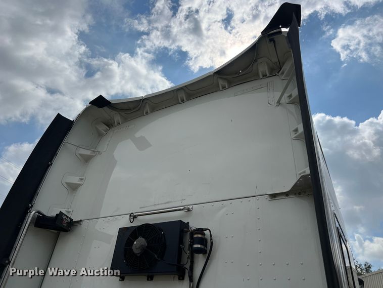 image for item DO2473 2017 Kenworth T680 semi truck