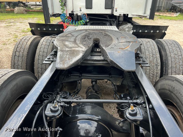 image for item DO2473 2017 Kenworth T680 semi truck