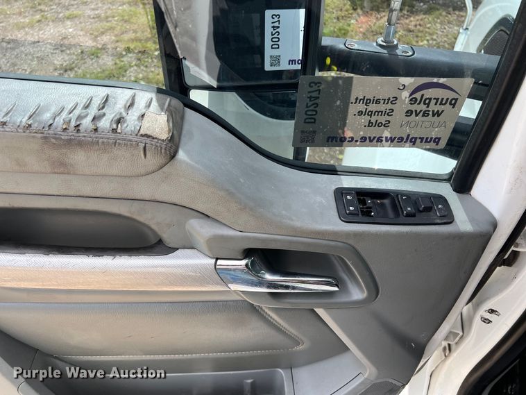 image for item DO2473 2017 Kenworth T680 semi truck