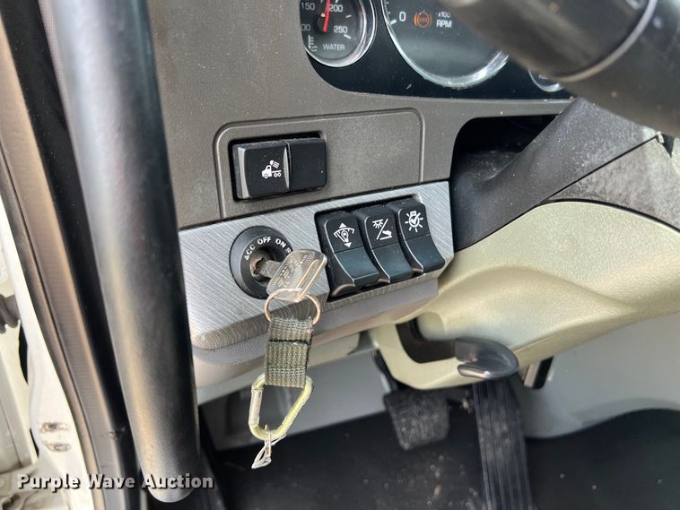 image for item DO2473 2017 Kenworth T680 semi truck