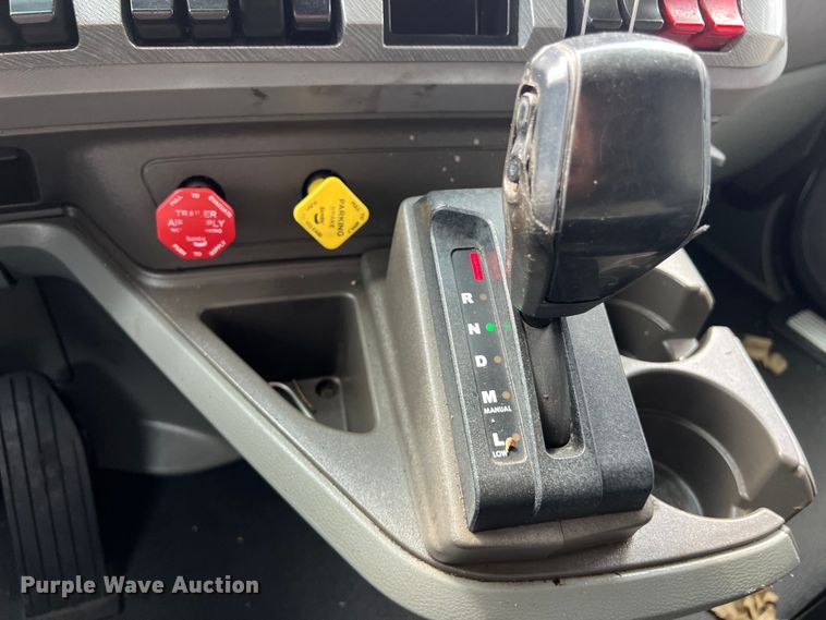 image for item DO2473 2017 Kenworth T680 semi truck