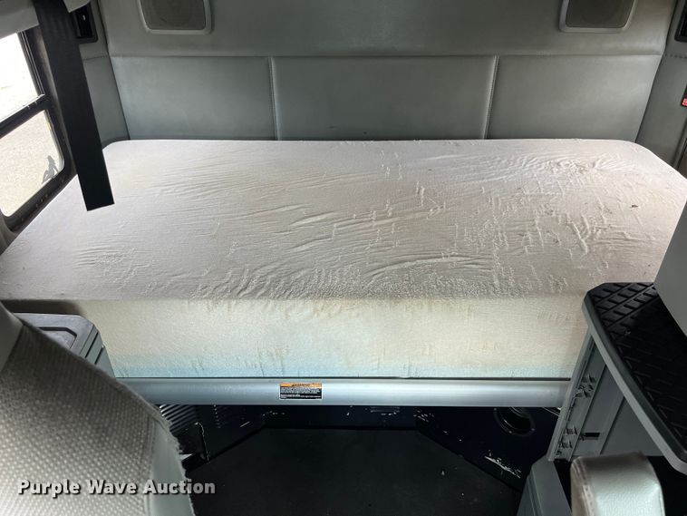 image for item DO2473 2017 Kenworth T680 semi truck