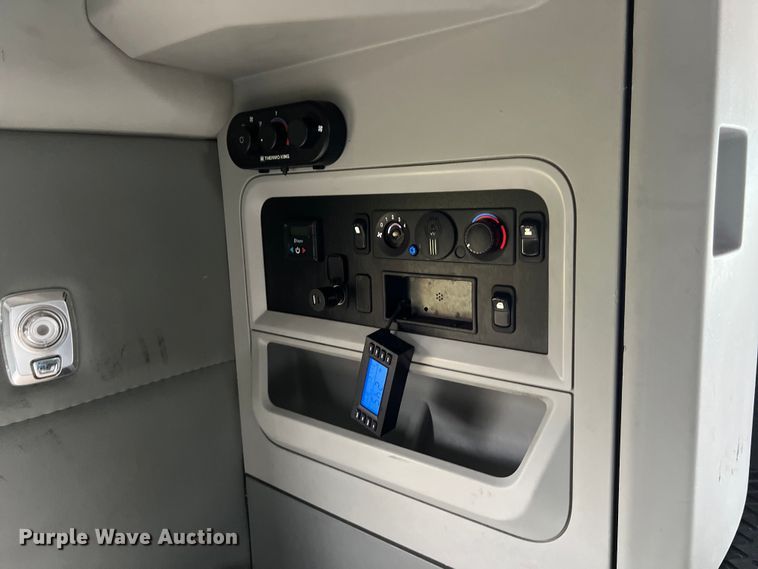 image for item DO2473 2017 Kenworth T680 semi truck