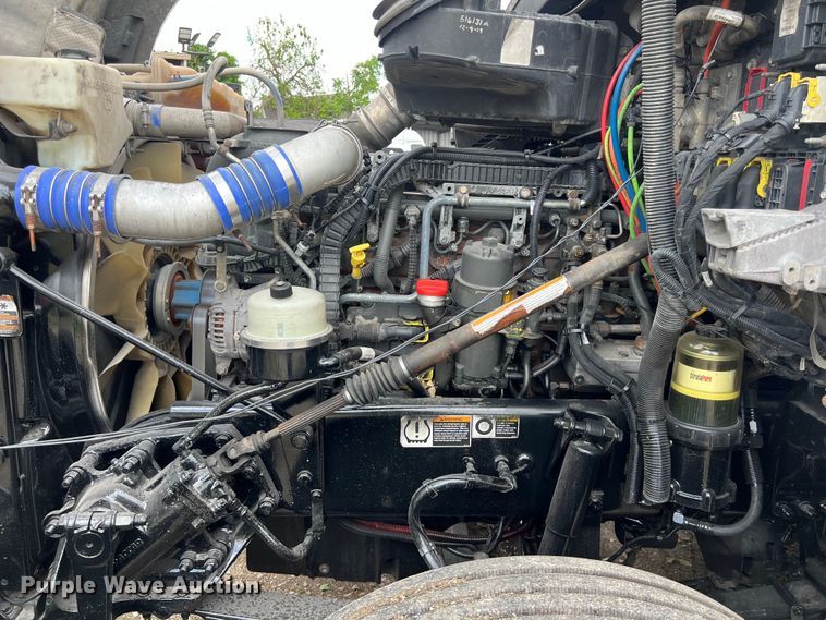 image for item DO2473 2017 Kenworth T680 semi truck